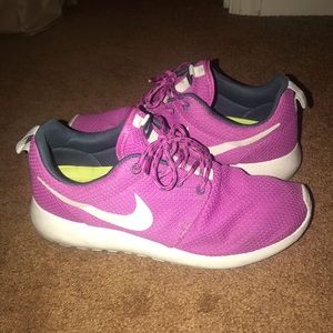 pink nike roshe run shoes